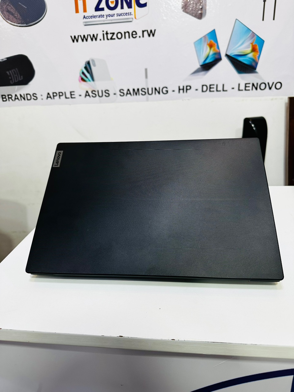 Lenovo V14